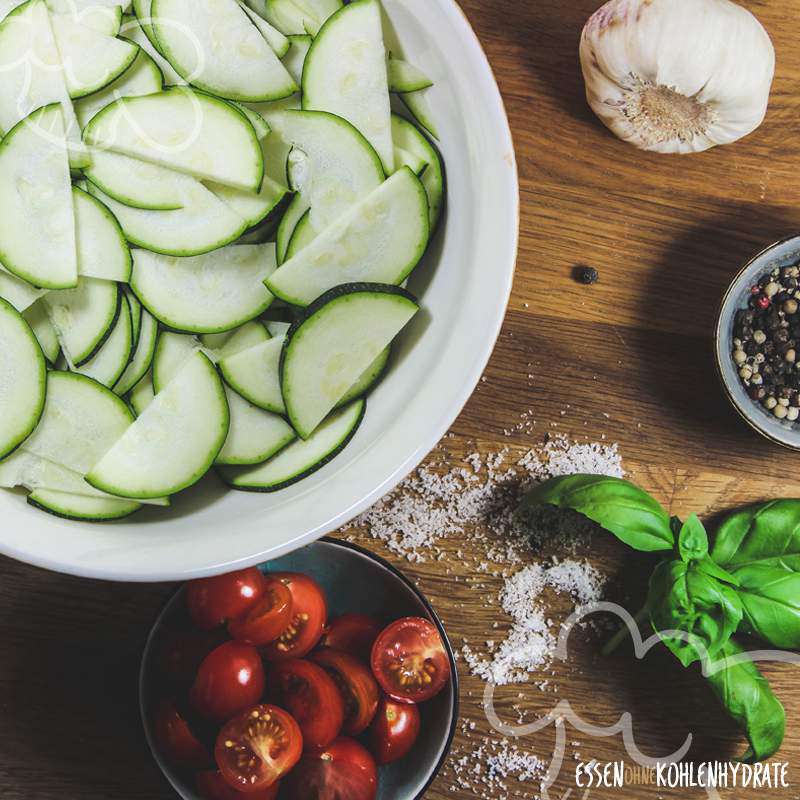 Zucchinisalat mit Hähnchen