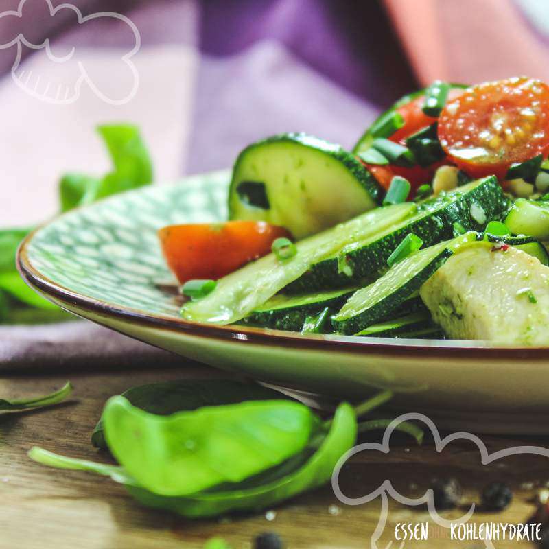 Zucchinisalat mit Hähnchen