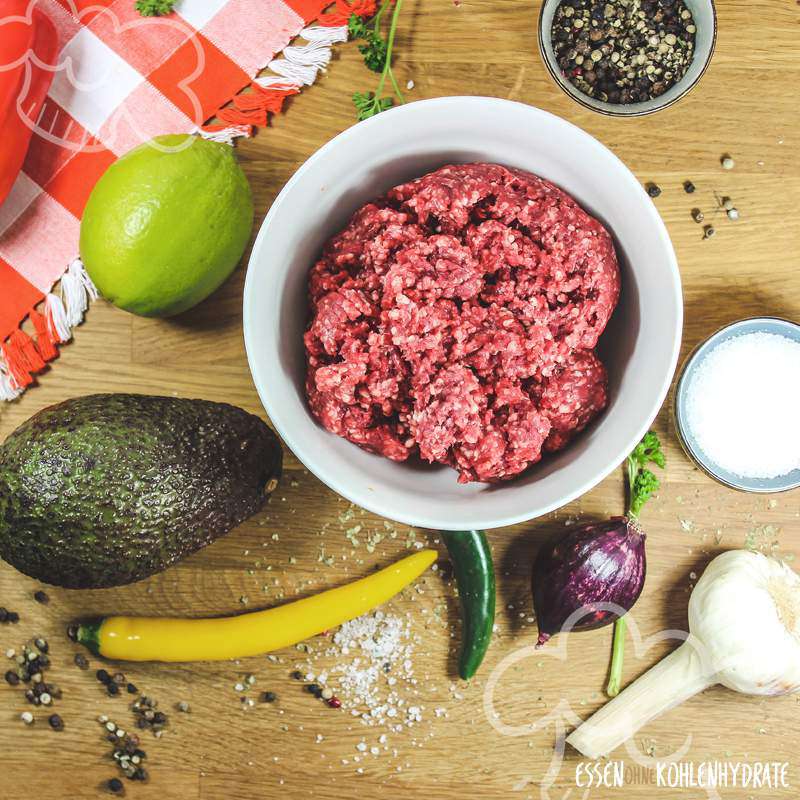 Brotloser Burger mit Avocado-Salsa