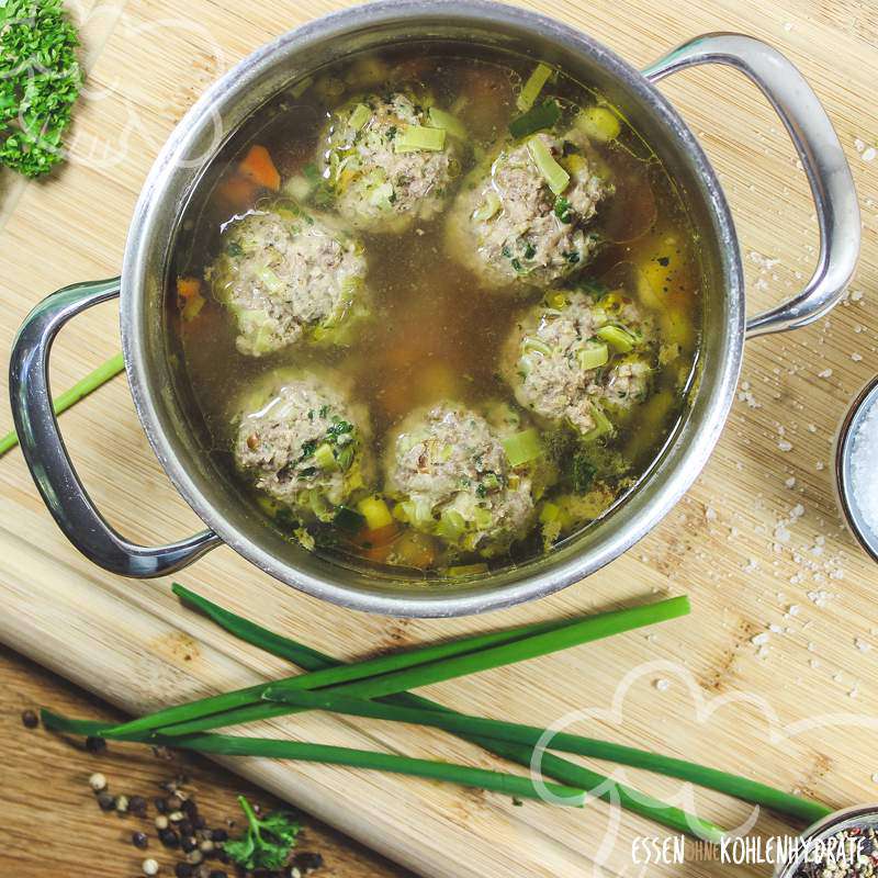 Suppe mit Hackbällchen