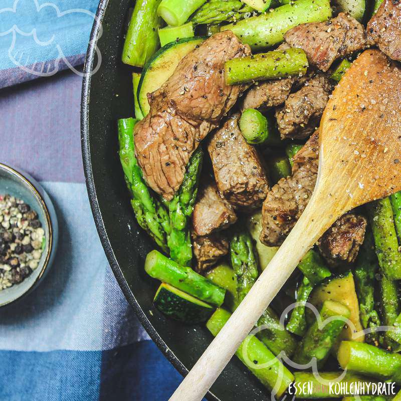 Spargelpfanne mit Steakstreifen