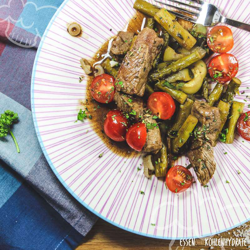 Spargelpfanne mit Steakstreifen