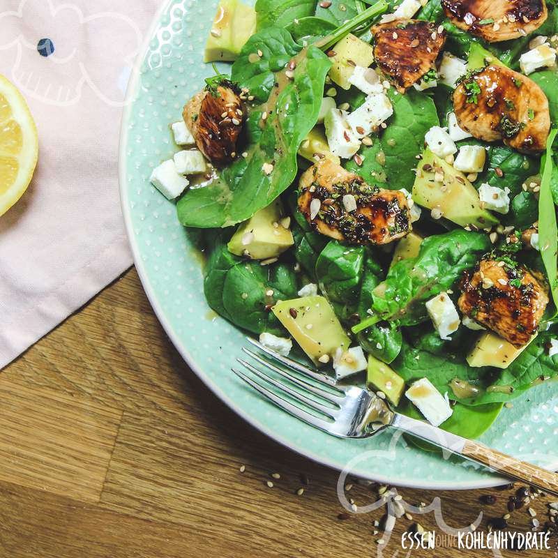 Spinatsalat mit Hähnchen - Essen ohne Kohlenhydrate
