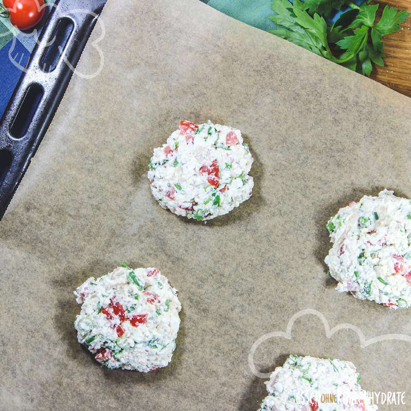 Hüttenkäsetaler mit Tomaten