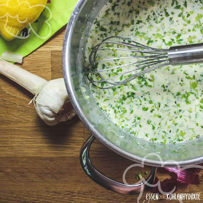 Kerbelsuppe mit Radieschen