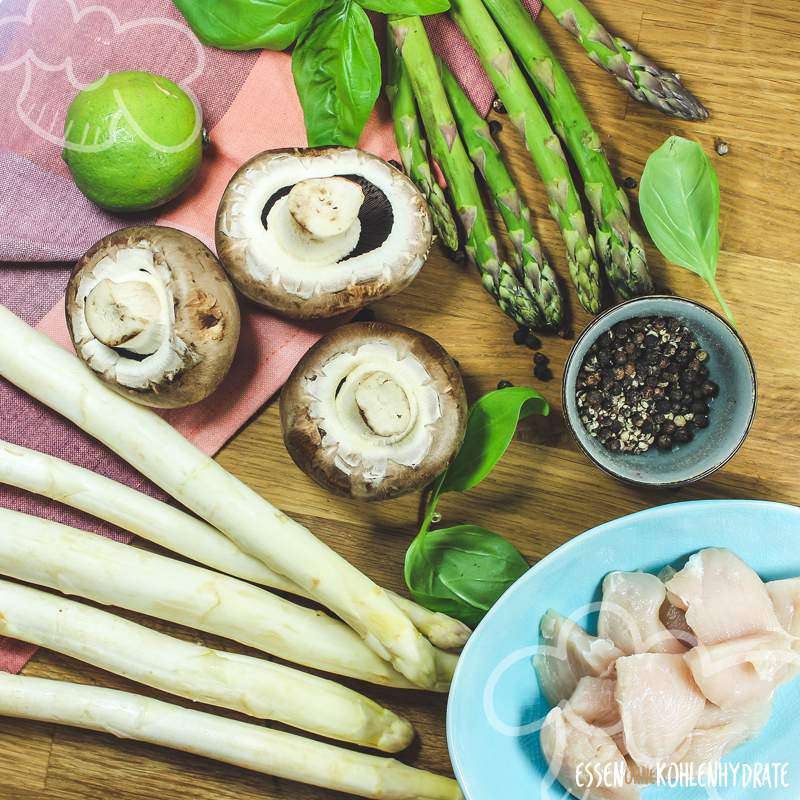 Kokos-Suppe mit Spargel