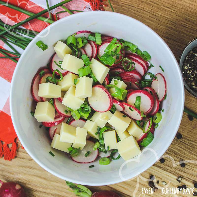 Radieschen-Käse-Salat - Essen ohne Kohlenhydrate