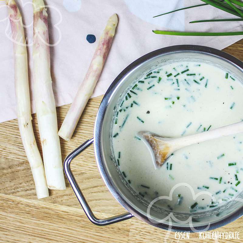 Spargelsuppe mit Schinken