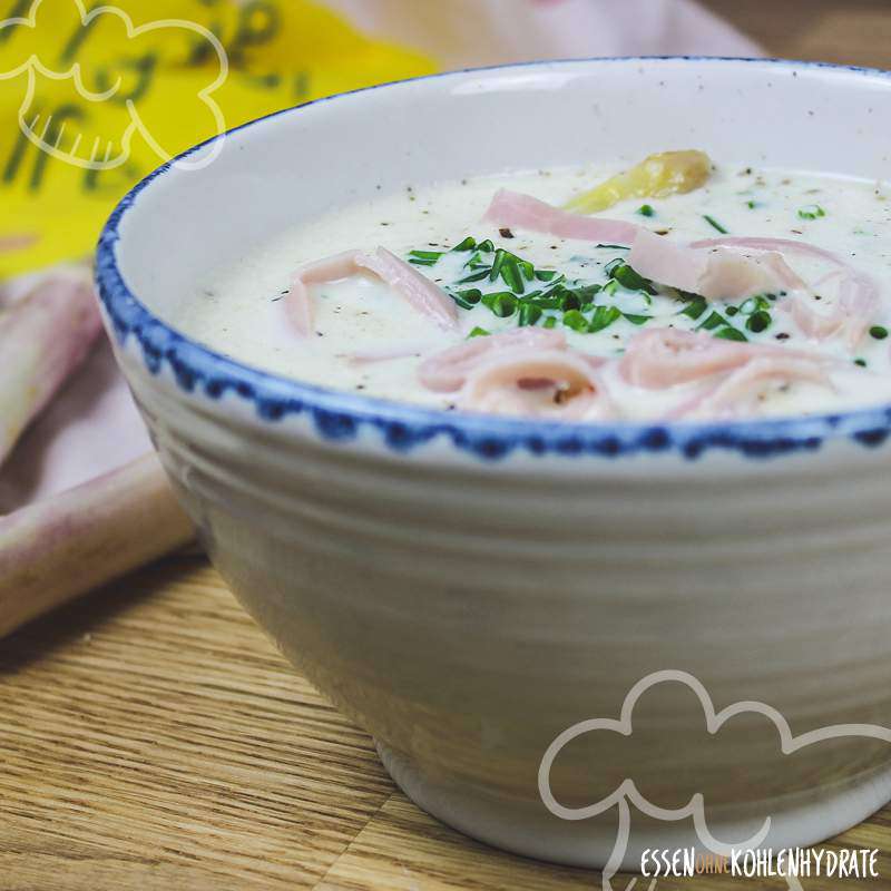 Spargelsuppe mit Schinken