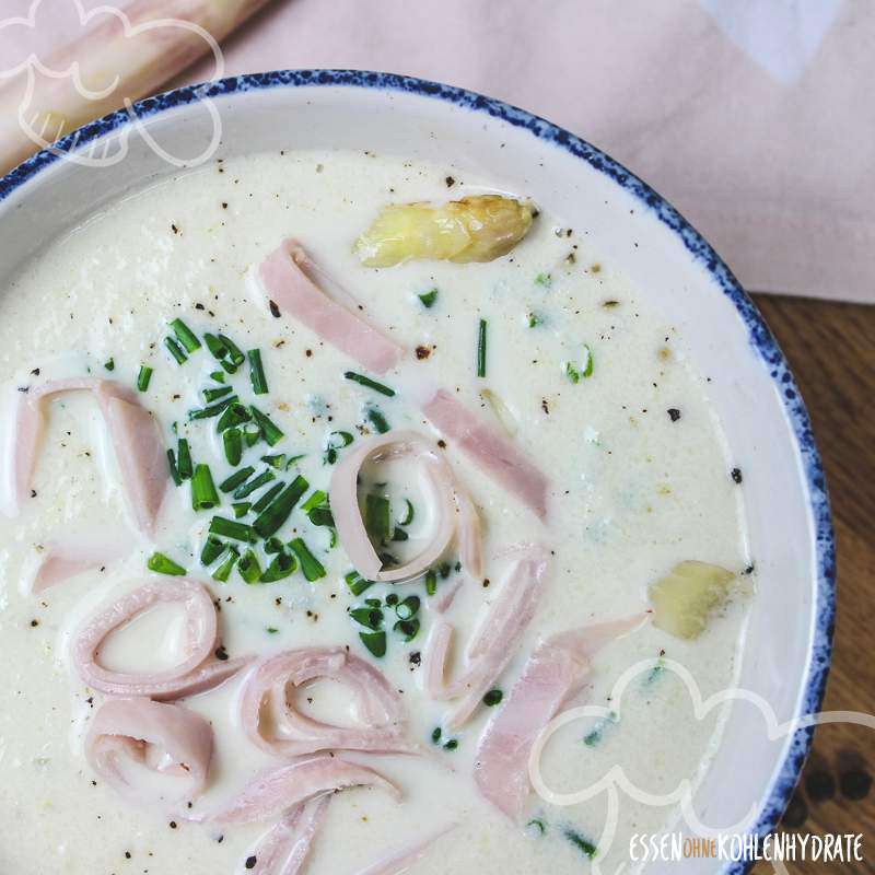 Spargelsuppe mit Schinken