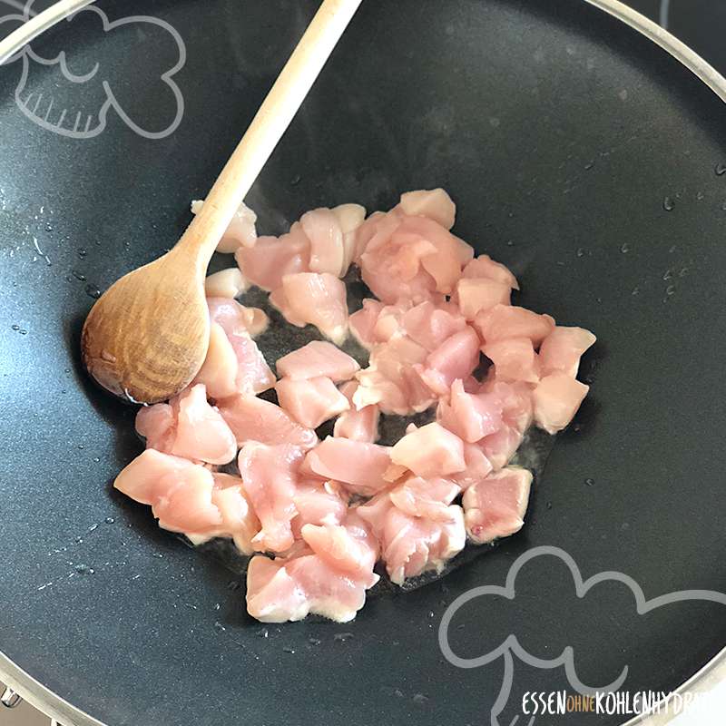 Asiatisches Hähnchen mit Gemüse und Ei