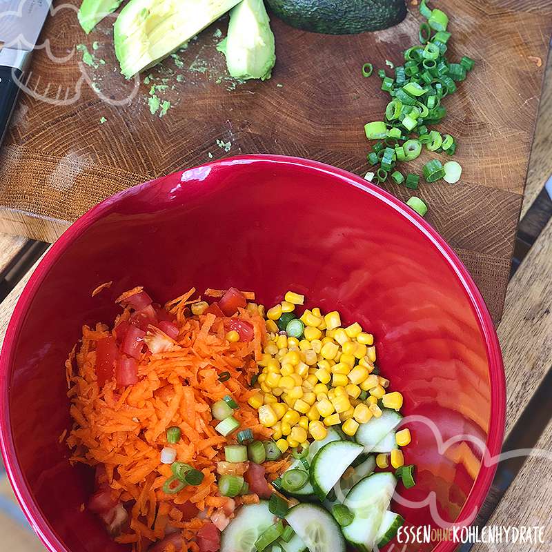 Hähnchen-Avocado-Bowl