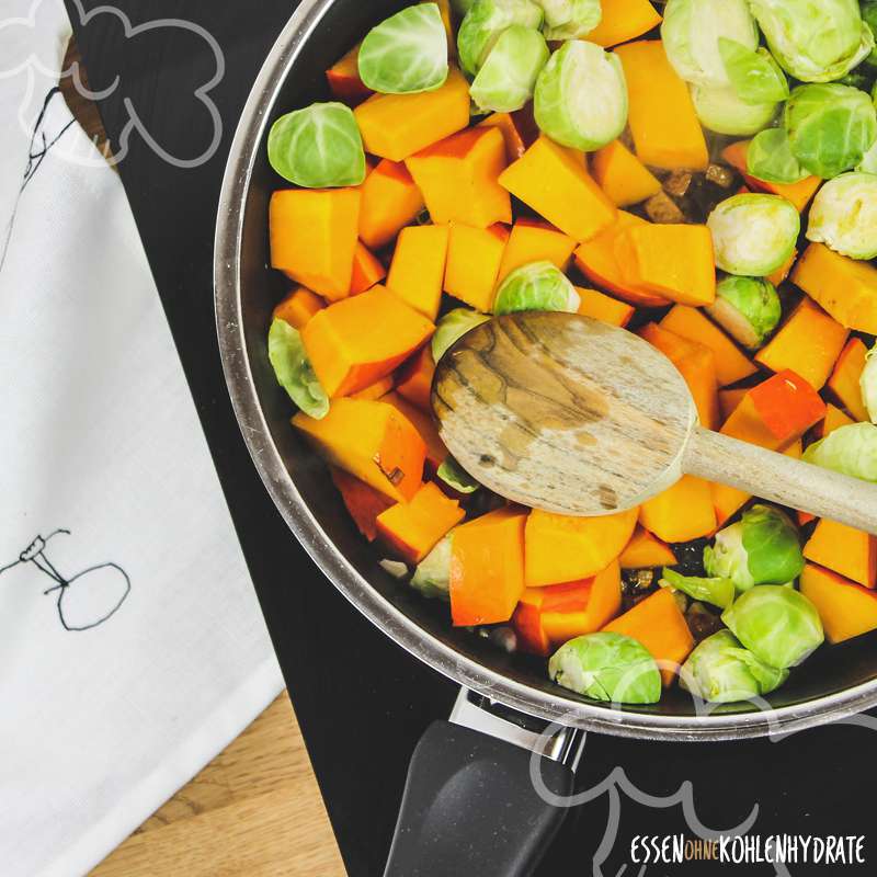 Rosenkohl-Kürbis Pfanne - Essen ohne Kohlenhydrate