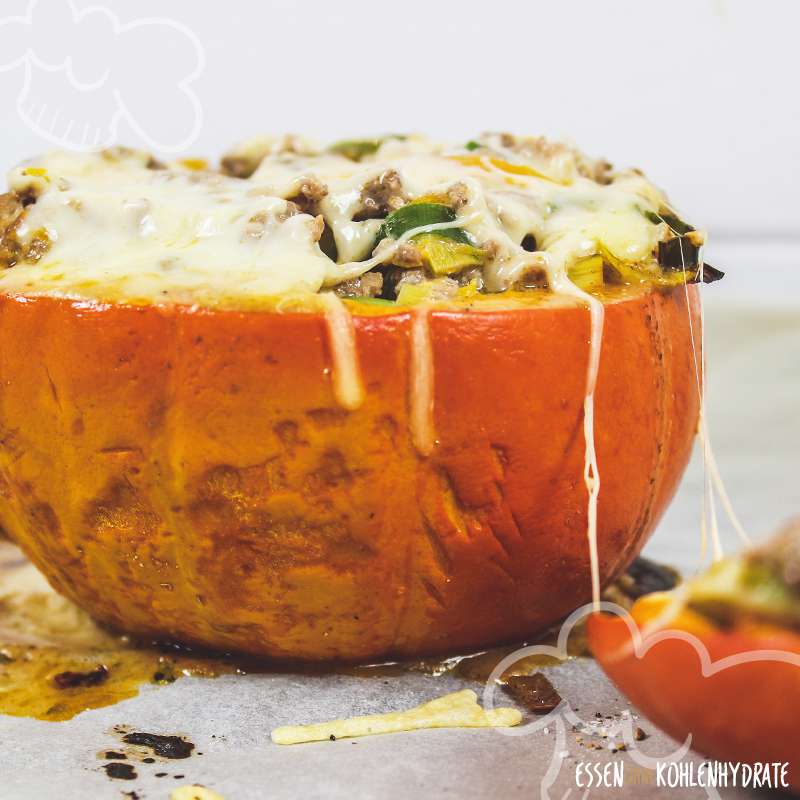 Kürbis mit Hackfüllung - Essen ohne Kohlenhydrate Kürbis mit Hackfüllung - Essen ohne Kohlenhydrate