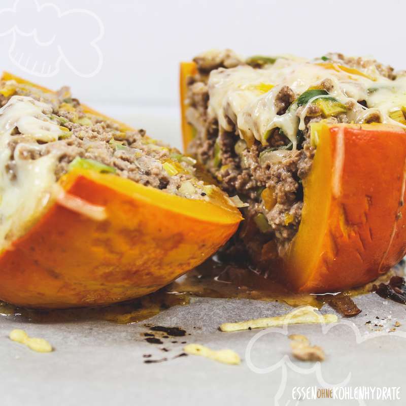 Kürbis mit Hackfüllung - Essen ohne Kohlenhydrate Kürbis mit Hackfüllung - Essen ohne Kohlenhydrate