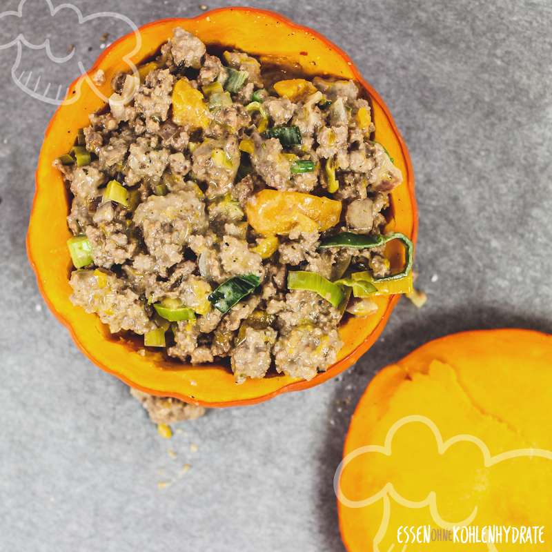 Kürbis mit Hackfüllung - Essen ohne Kohlenhydrate Kürbis mit Hackfüllung - Essen ohne Kohlenhydrate