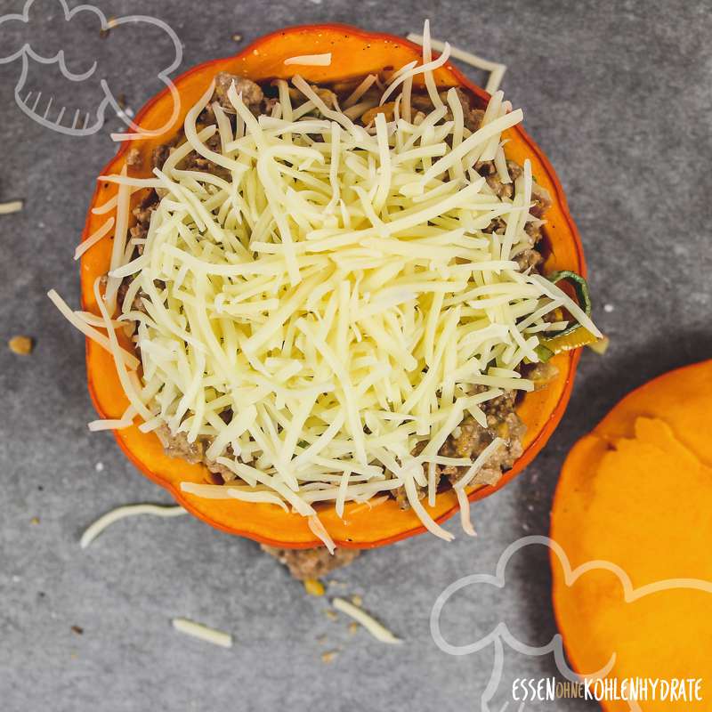 Kürbis mit Hackfüllung - Essen ohne Kohlenhydrate Kürbis mit Hackfüllung - Essen ohne Kohlenhydrate