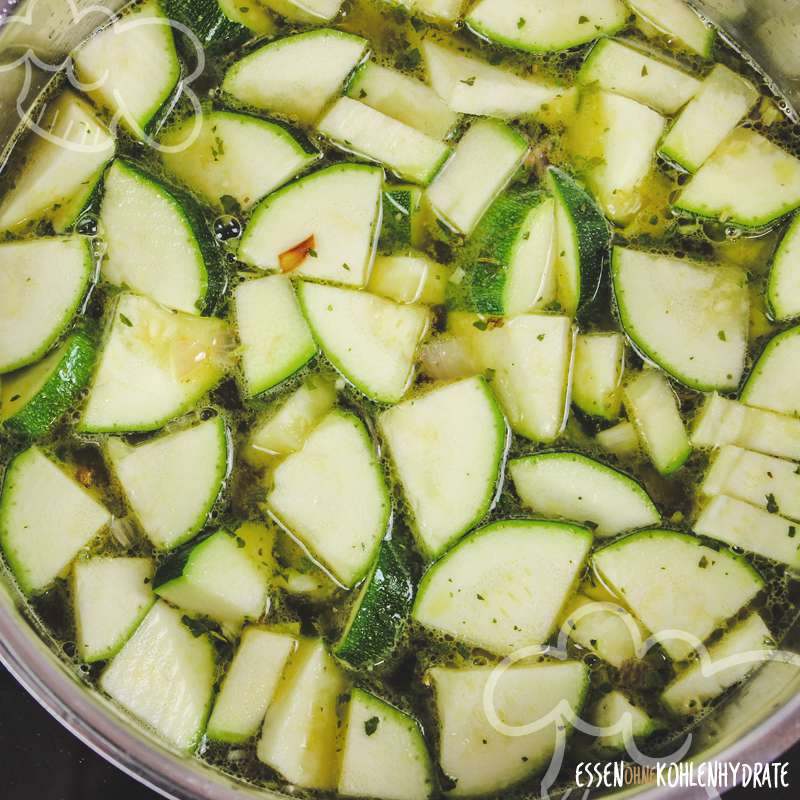 Basilikum-Zucchini-Suppe