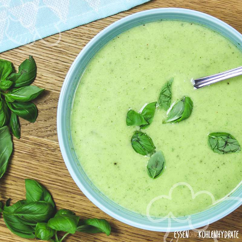 Basilikum-Zucchini-Suppe - Essen ohne Kohlenhydrate