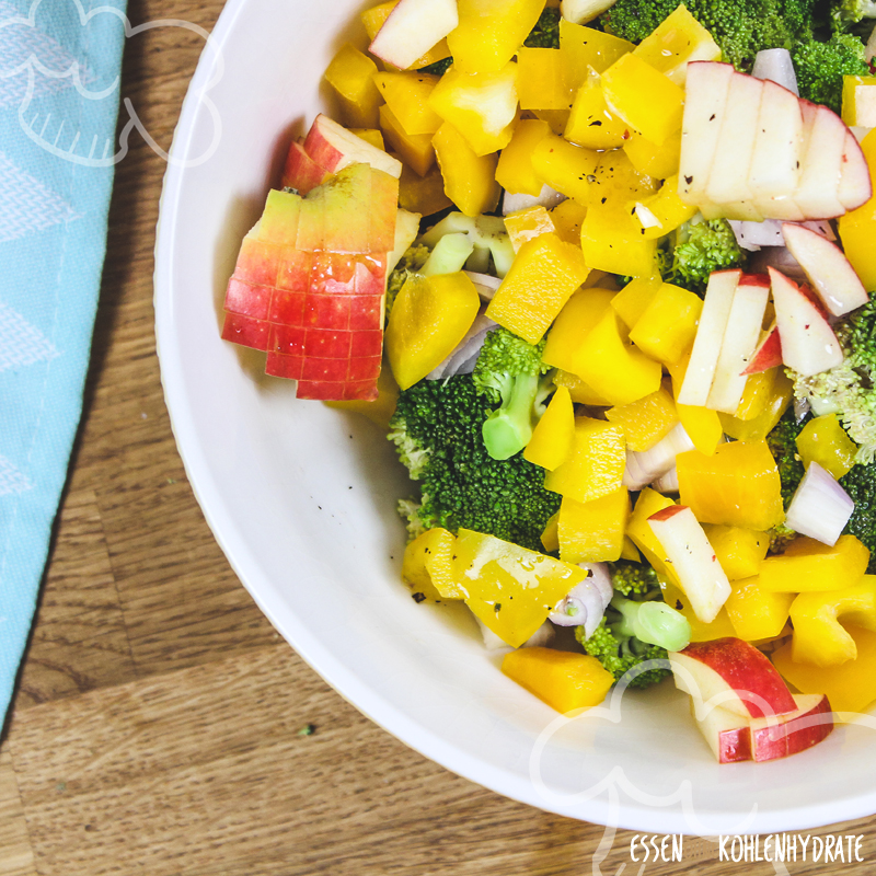 Schneller Brokkoli-Paprika Salat - Essen ohne Kohlenhydrate