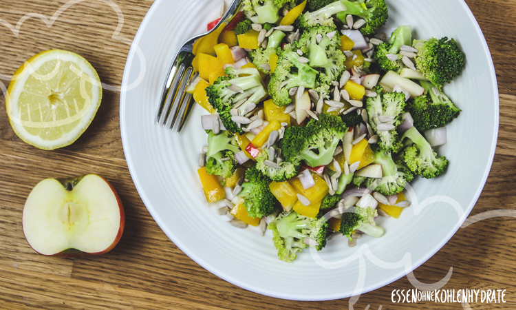 Schneller Brokkoli-Paprika Salat - Essen ohne Kohlenhydrate