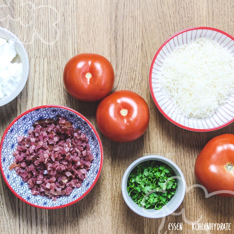 Gefüllte Tomaten mit Speck - Essen ohne Kohlenhydrate