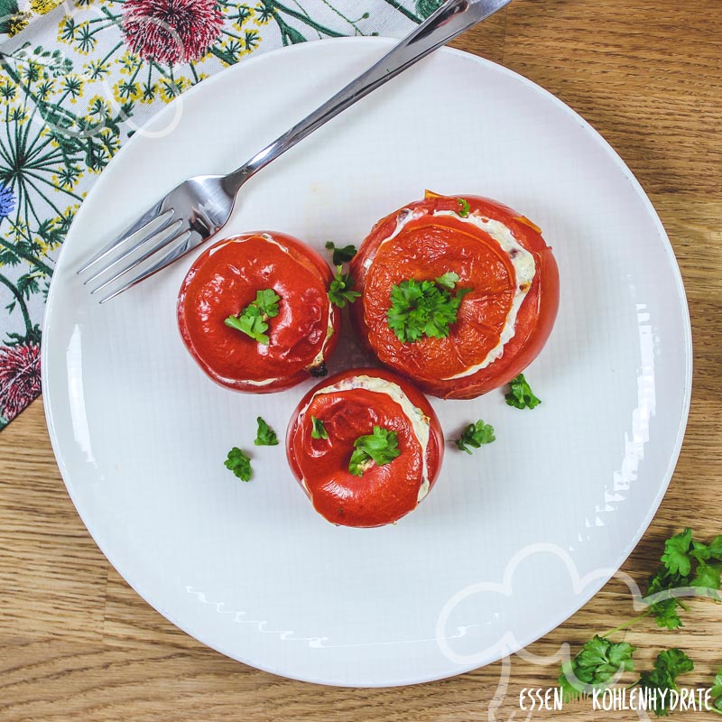 Gefüllte Tomaten mit Speck - Essen ohne Kohlenhydrate