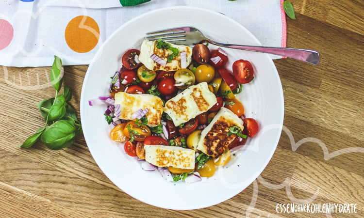 Tomatensalat mit Halloumi