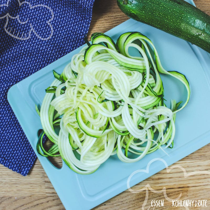 Zucchini-Nudeln mit Pesto - Essen ohne Kohlenhydrate