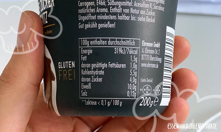 Nährwerttabelle auf einem Becher Ehrmann Protein Pudding