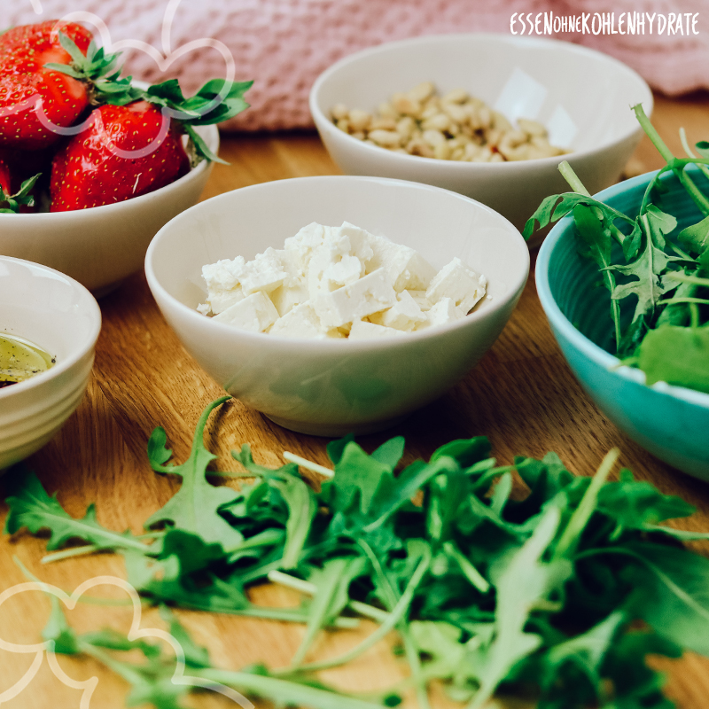 Salat mit Erdbeeren - Essen ohne Kohlenhydrate