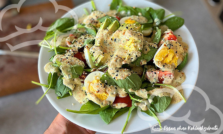 Sommersalat mit Joghurt-Zitronen-Dressing